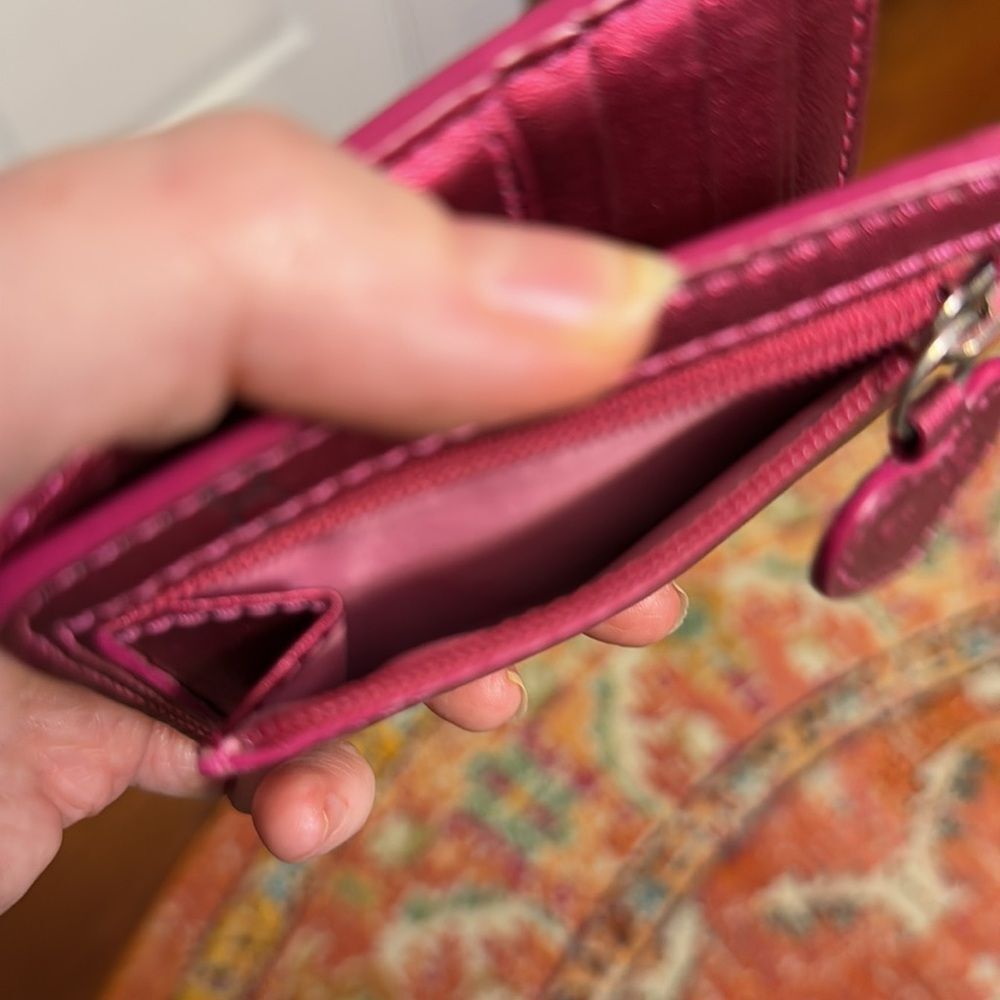 COACH POPPY HEART WALLET LEATHER HOT PINK W/ TROMPE CHAIN DETAILS
ADORABLE EUC! - Picture 15 of 15